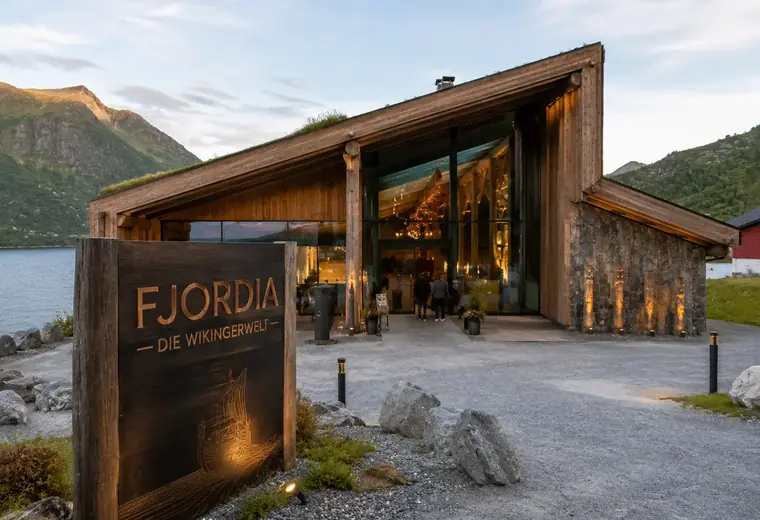 Außenansicht von Fjordia als Wikinger Museum Saarbrücken